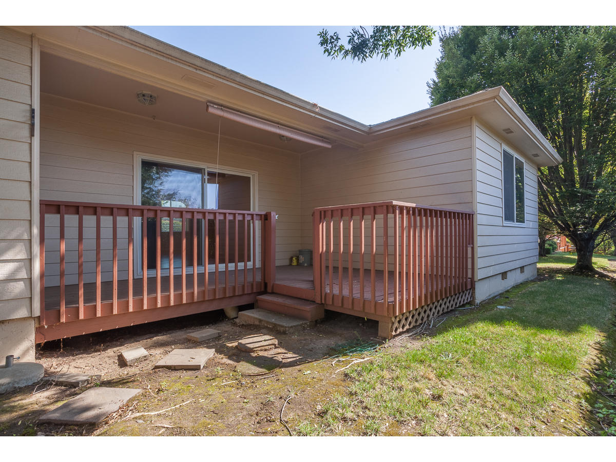 2398 Springbrook Road, Unit 10 Medford, OR 97504 - Photo 25 of 26 0025