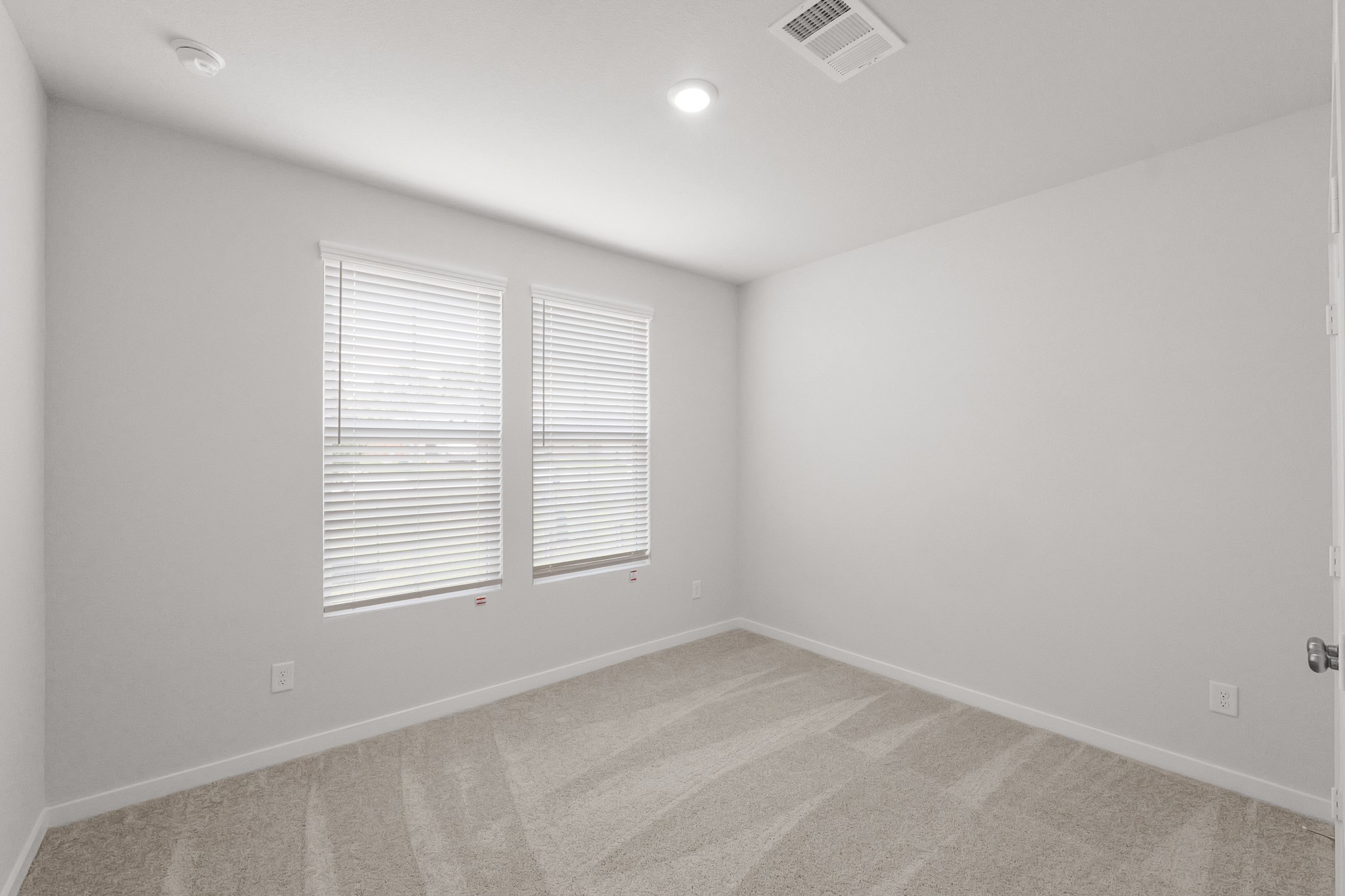 469 Shoreview Drive Conroe, TX 77303 - Photo 5 of 41 an empty room with a window