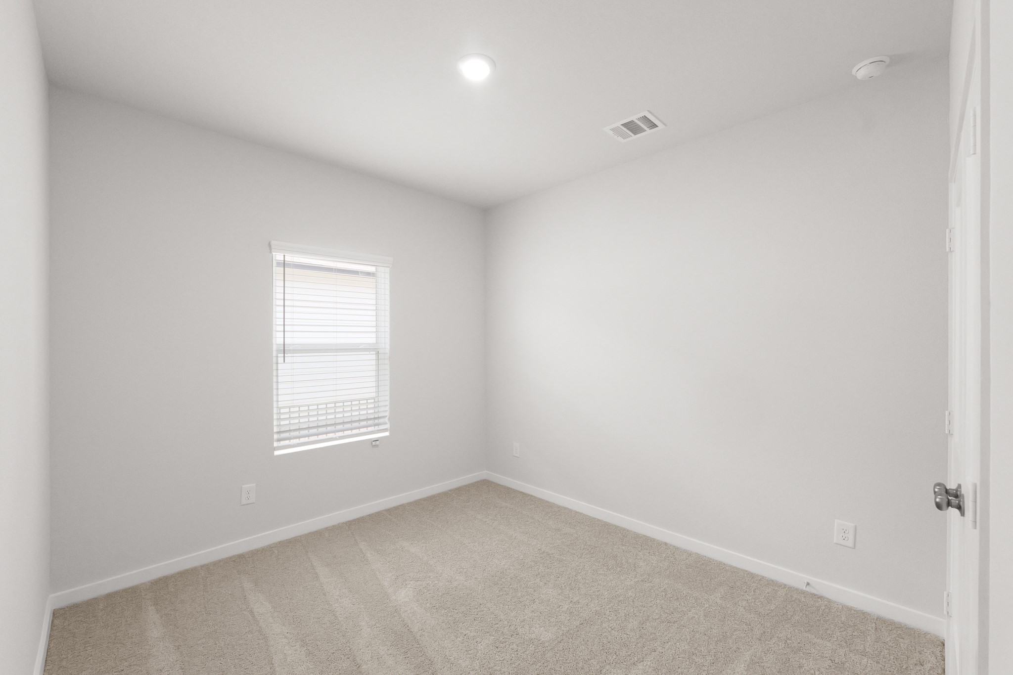 469 Shoreview Drive Conroe, TX 77303 - Photo 10 of 41 an empty room with a window