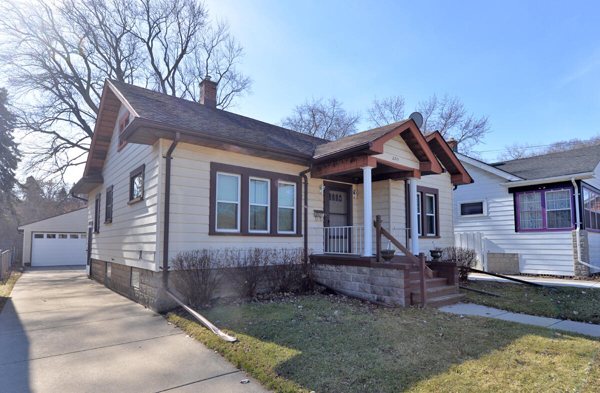 2211 Rupert Boulevard Racine, WI 53405 - Photo 1 of 1 101