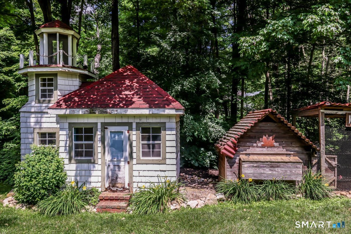 31 Aspen Mill Road Ridgefield, CT 06877 - Photo 32 of 38 Adorable playhouse ready for hours of summer fun