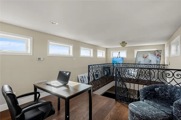 a view of a livingroom with furniture and a ceiling fan