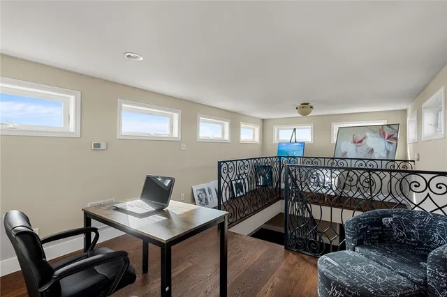 a view of a livingroom with furniture and a ceiling fan
