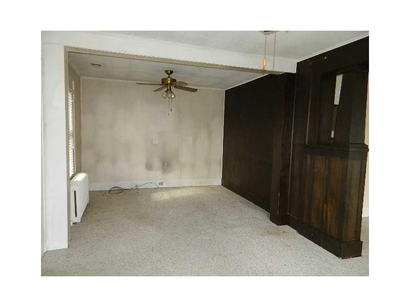 216 Ridgewood Avenue West View, PA 15229 - Photo 2 of 10 Living Room.