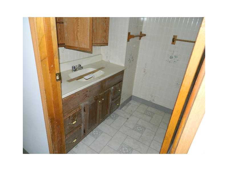 216 Ridgewood Avenue West View, PA 15229 - Photo 9 of 10 Full Bath.