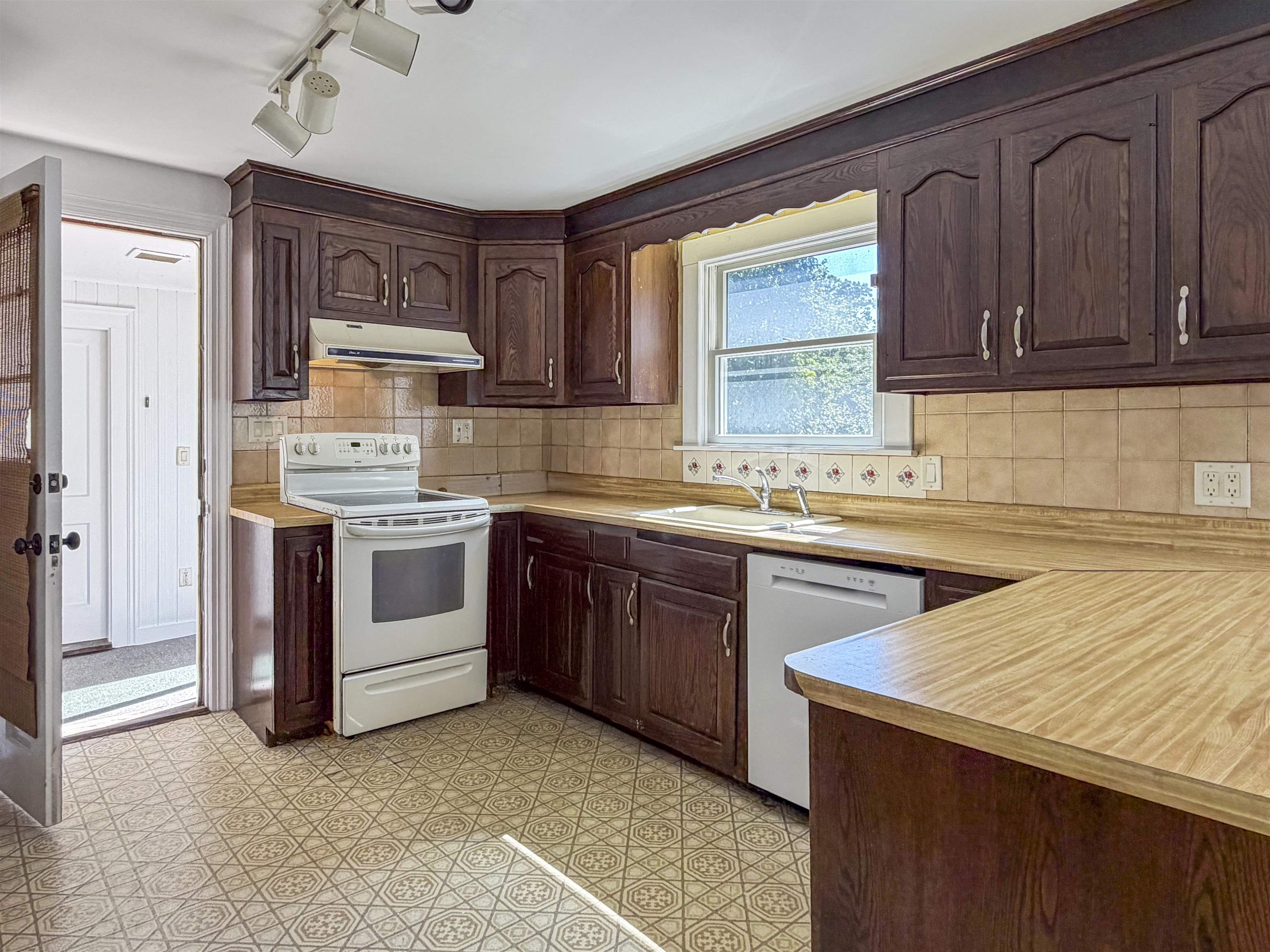 172 Cable Road Rye, NH 03870 - Photo 10 of 34 Gallery Image 10