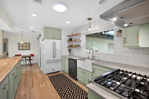 $1,444,000 | 2104 4 Oaks Lane, Austin, TX 78704