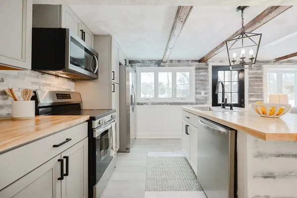 $575,000 | 16 Lenox Avenue, Westport, MA 02790