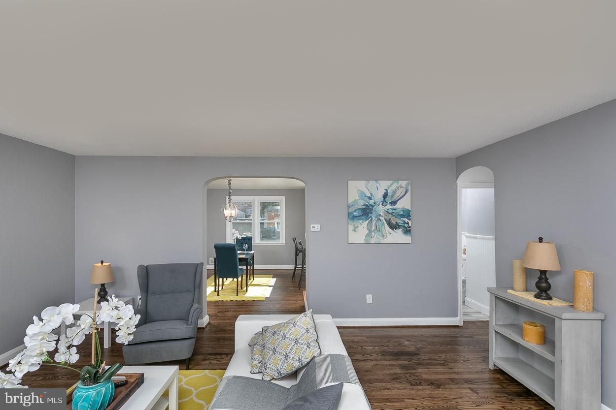 712 Stamford Road Baltimore, MD 21229 - Photo 13 of 28 Living Room