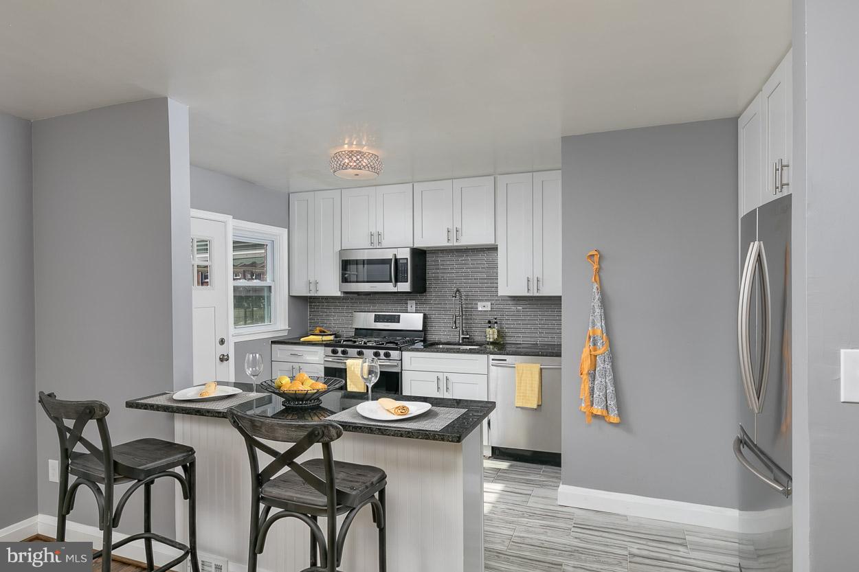712 Stamford Road Baltimore, MD 21229 - Photo 3 of 28 Kitchen