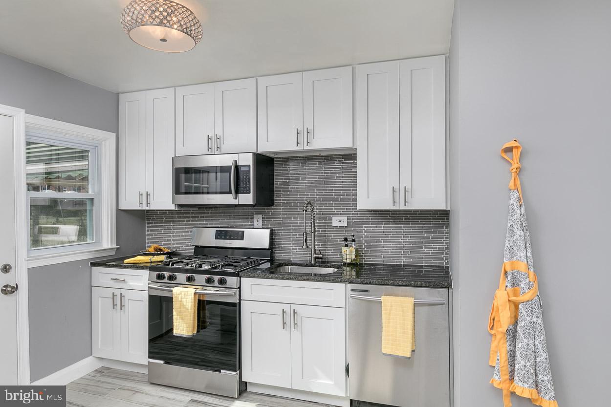 712 Stamford Road Baltimore, MD 21229 - Photo 4 of 28 Kitchen