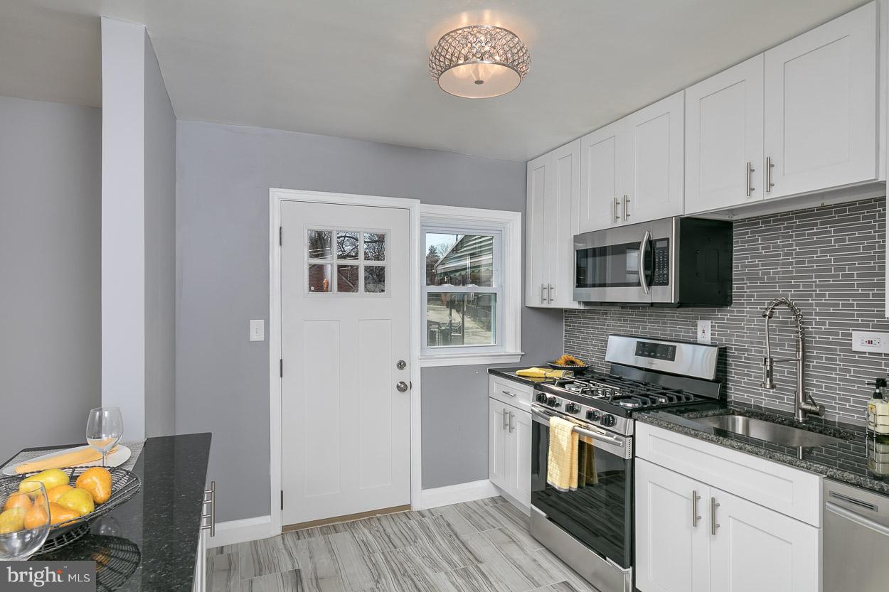 712 Stamford Road Baltimore, MD 21229 - Photo 5 of 28 Kitchen