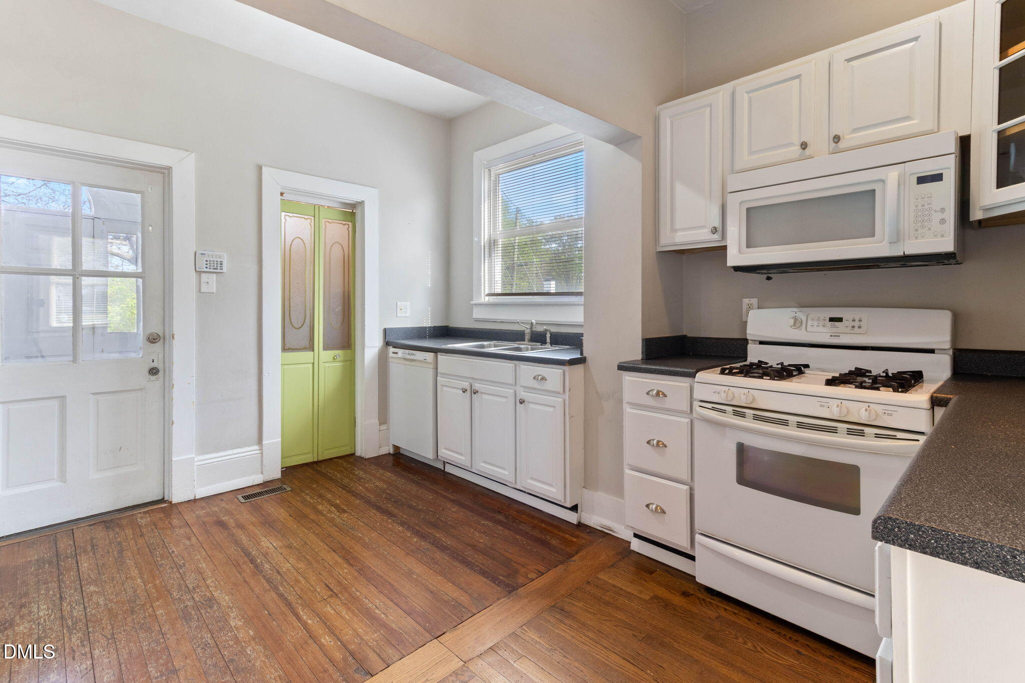 1300 Wake Forest Road Raleigh, NC 27604 - Photo 21 of 38 22-web-or-mls-IMG_3418RE