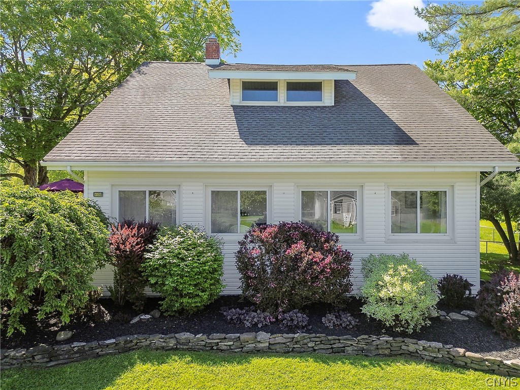 6176 Lakeshore Road Cicero, NY 13039 - Photo 4 of 50