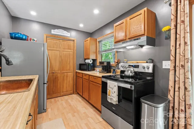 $367,500 | 23 Mountain Meadow Lane, Canton, NC 28716