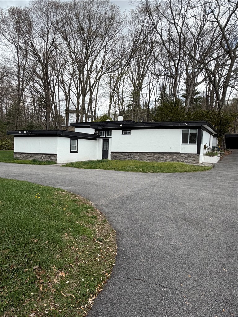35 Fenwood Avenue Smithfield, RI 02917 - Photo 1 of 21
