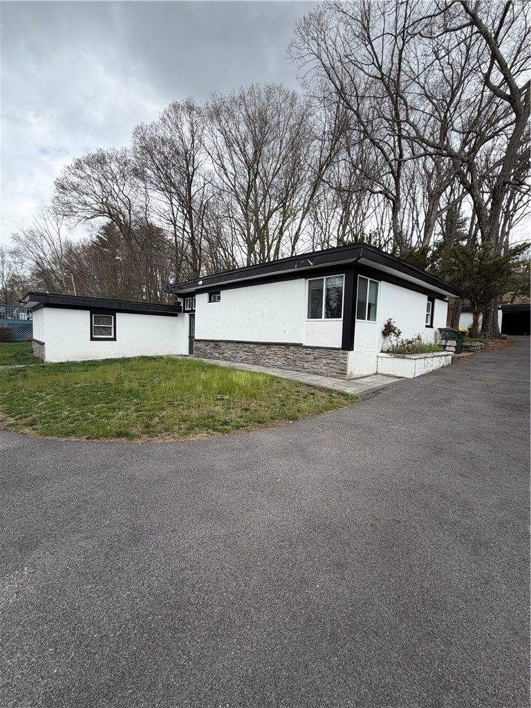 35 Fenwood Avenue Smithfield, RI 02917 - Photo 3 of 21