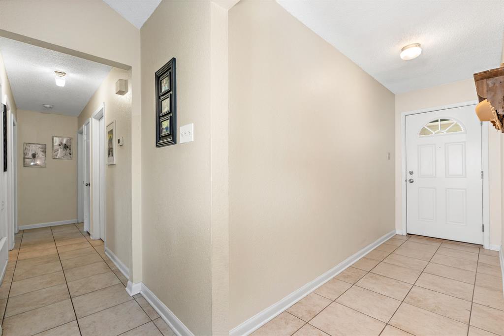 930 Vail Highlands Circle Hewitt, TX 76643 - Photo 15 of 33 a view of a hallway