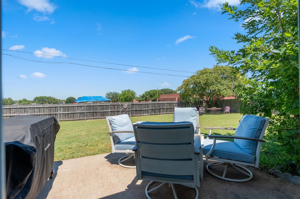 930 Vail Highlands Circle Hewitt, TX 76643 - Photo 23 of 33 a view of swimming pool with outdoor seating and plants