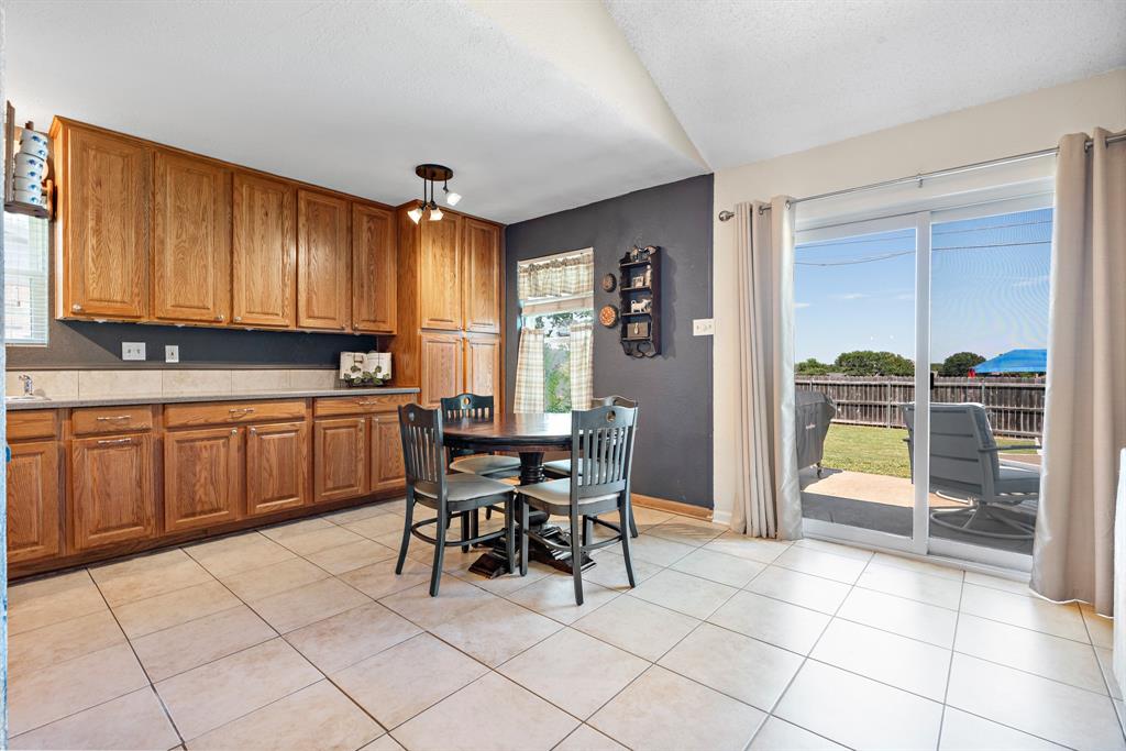 930 Vail Highlands Circle Hewitt, TX 76643 - Photo 9 of 33 a kitchen with a sink a table and chairs