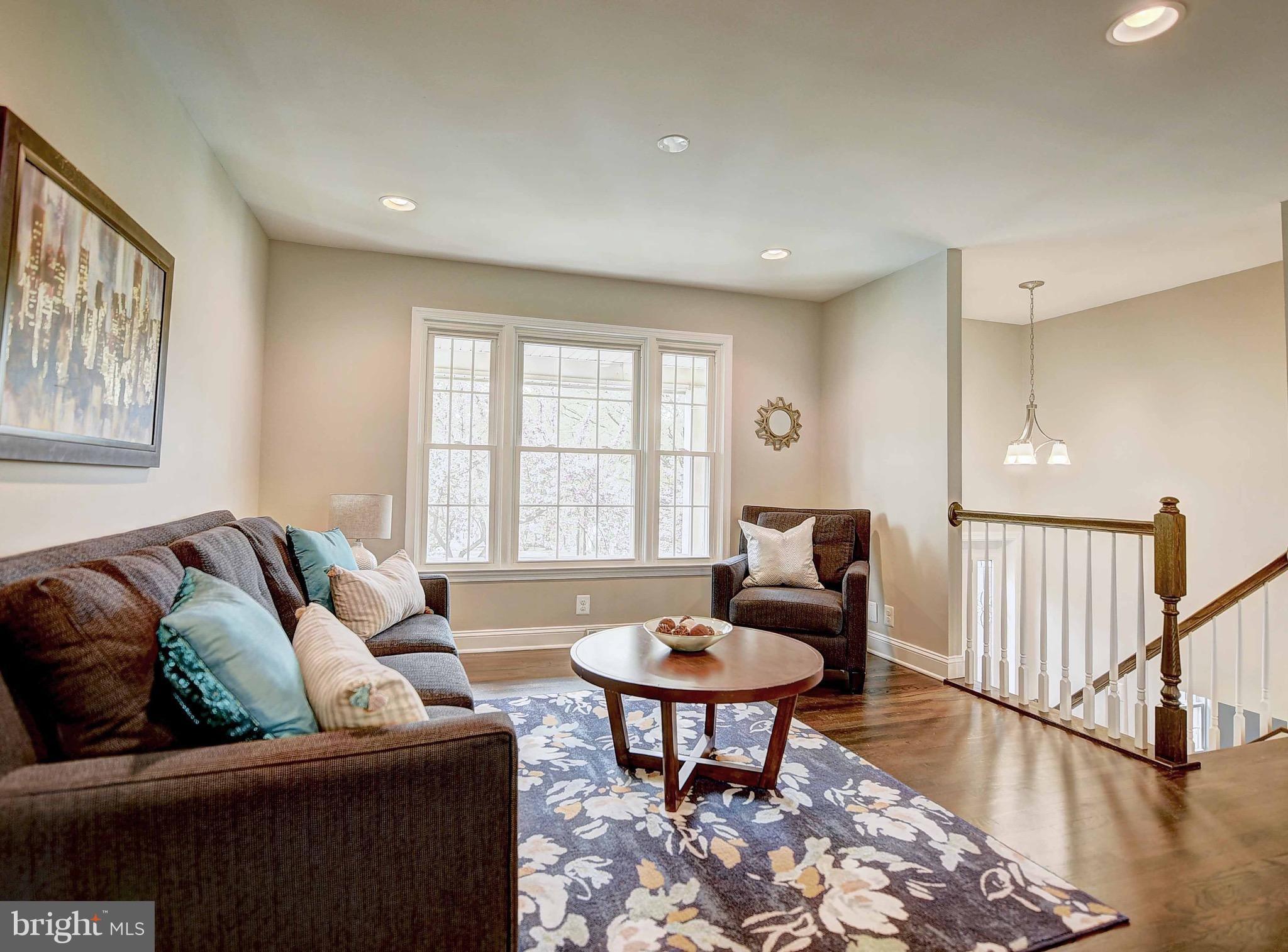 114 Kingbrook Road Linthicum, MD 21090 - Photo 5 of 24 Living Room