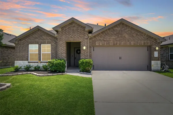 $254,990 | 910 Betsy Hill Drive, Rosharon, TX 77583
