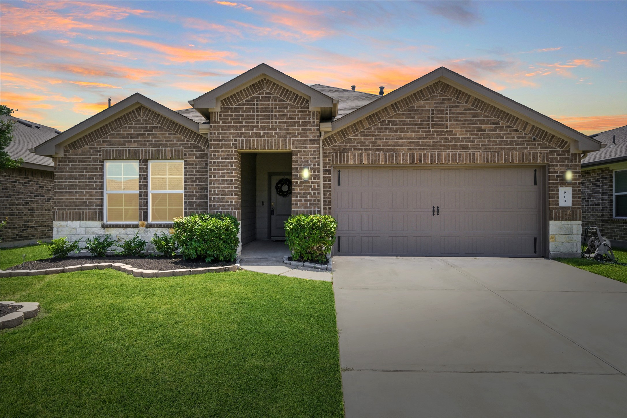910 Betsy Hill Drive Rosharon, TX 77583 - Photo 1 of 28