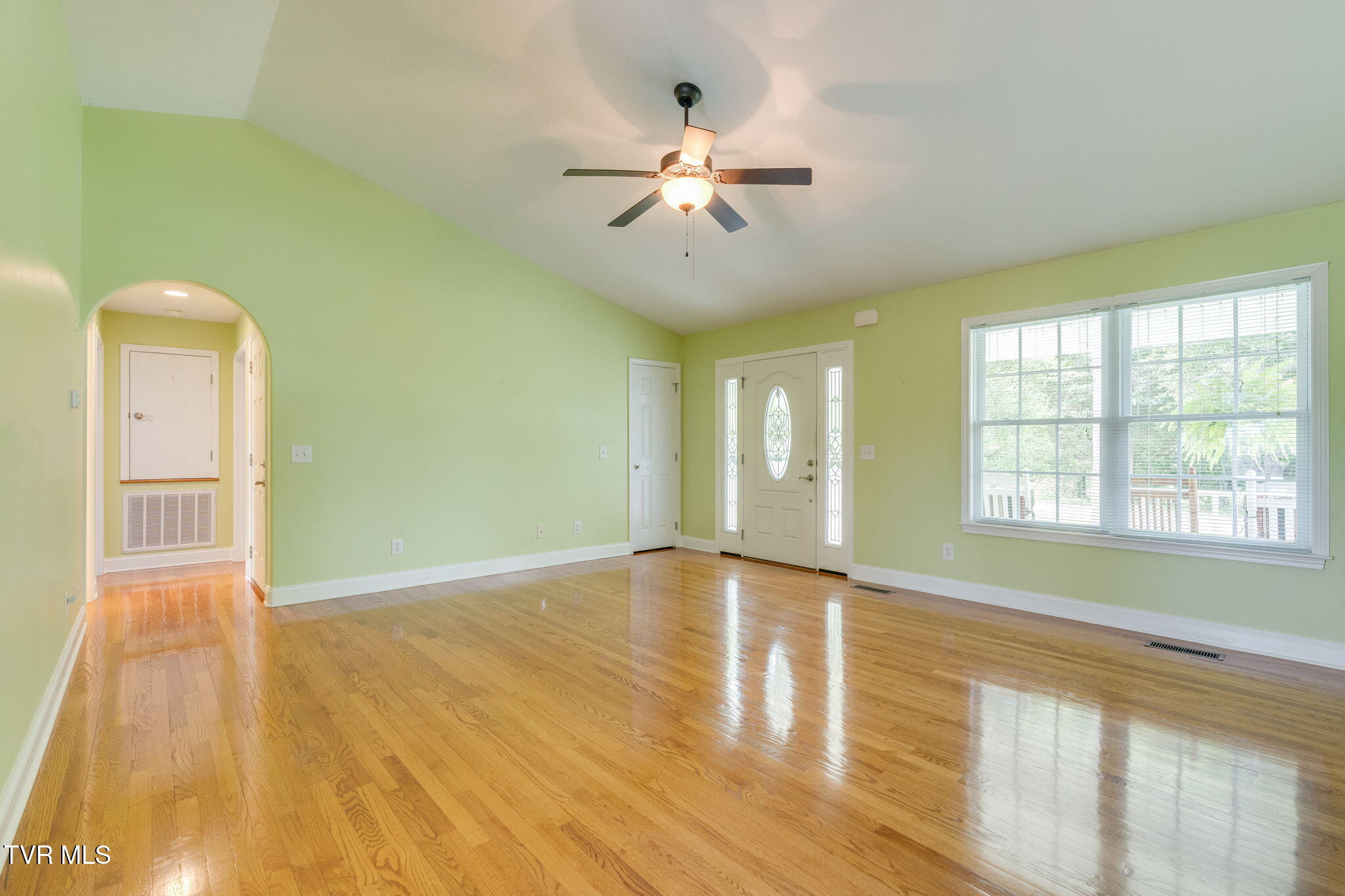 521 Ridgecrest Road Jonesborough, TN 37659 - Photo 4 of 28 006