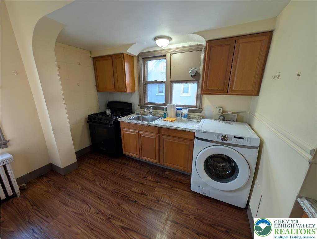426 Carlton Avenue, Unit 2 Bethlehem, PA 18015 - Photo 8 of 18 a utility room with sink dryer and washer
