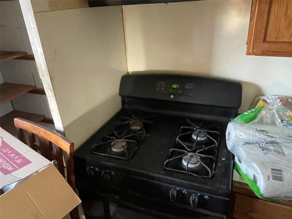 100 Cottle Street Moran, TX 76464 - Photo 28 of 33 Gas Range