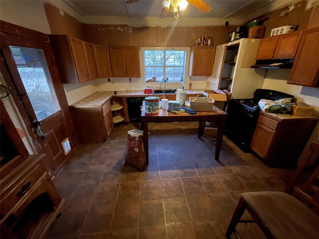 100 Cottle Street Moran, TX 76464 - Photo 5 of 33 2011 plumbing, tile countertops