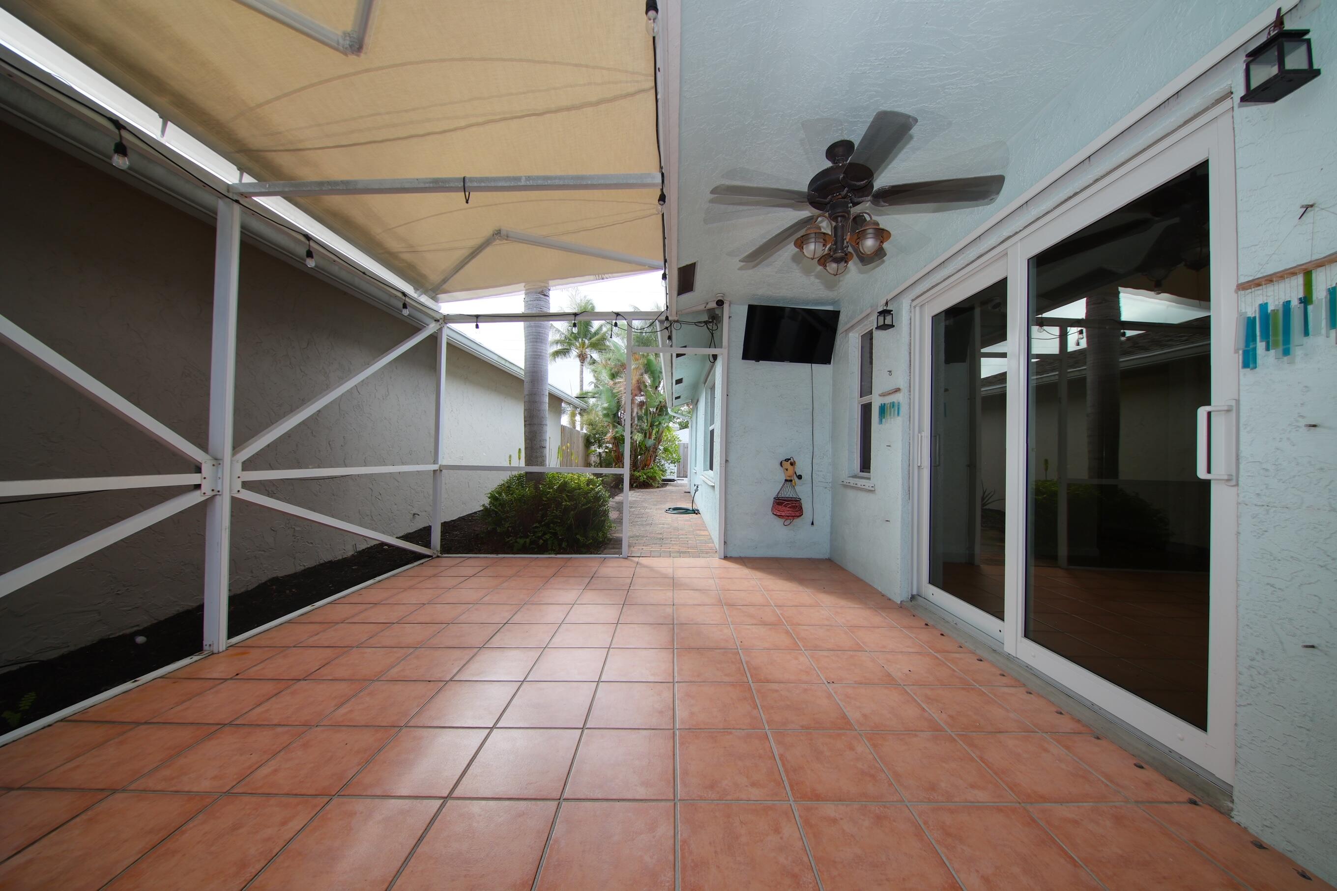141 East Riverside Drive, Unit 40 Jupiter, FL 33469 - Photo 21 of 27 Retractable Awning