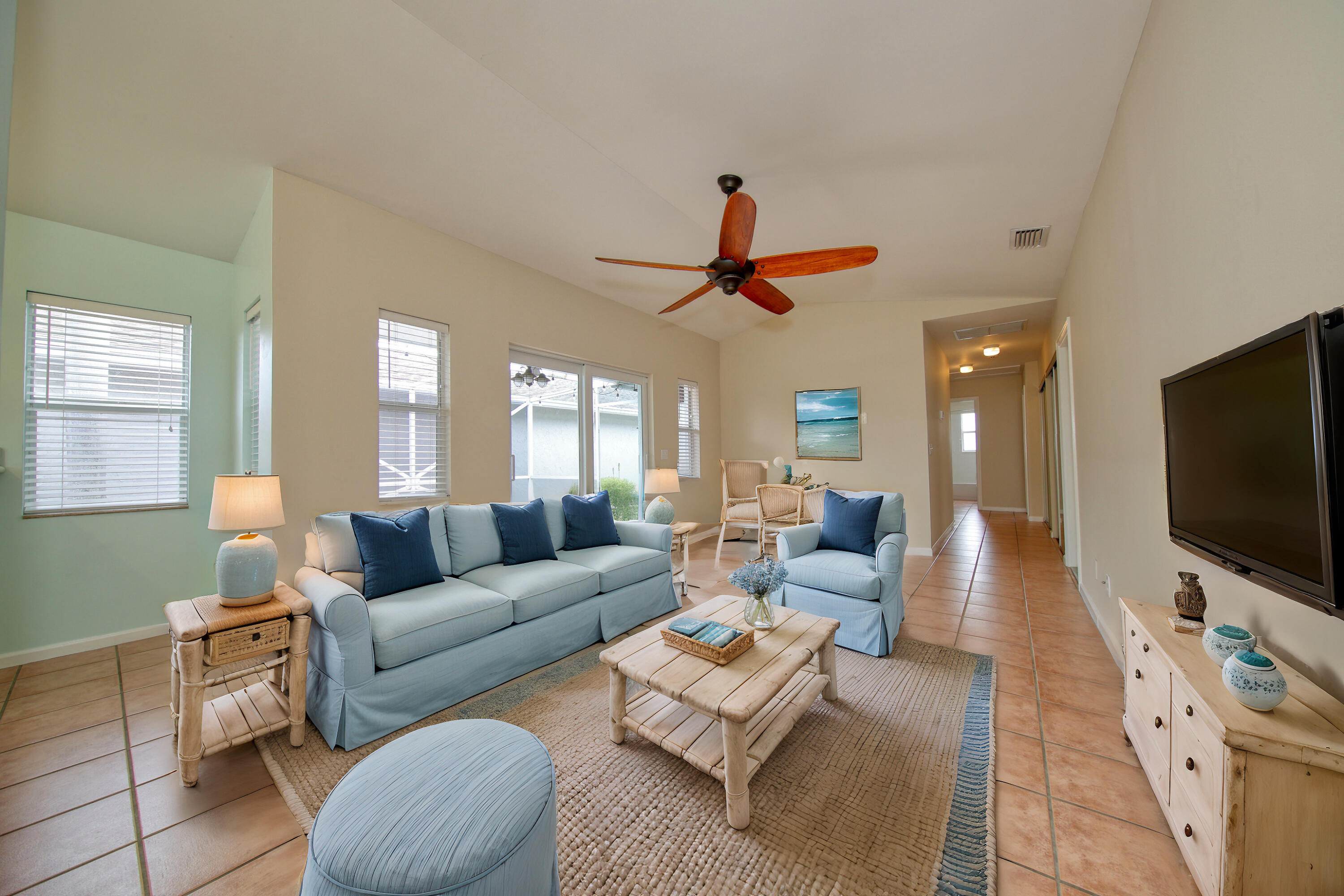 141 East Riverside Drive, Unit 40 Jupiter, FL 33469 - Photo 7 of 27 Living Room