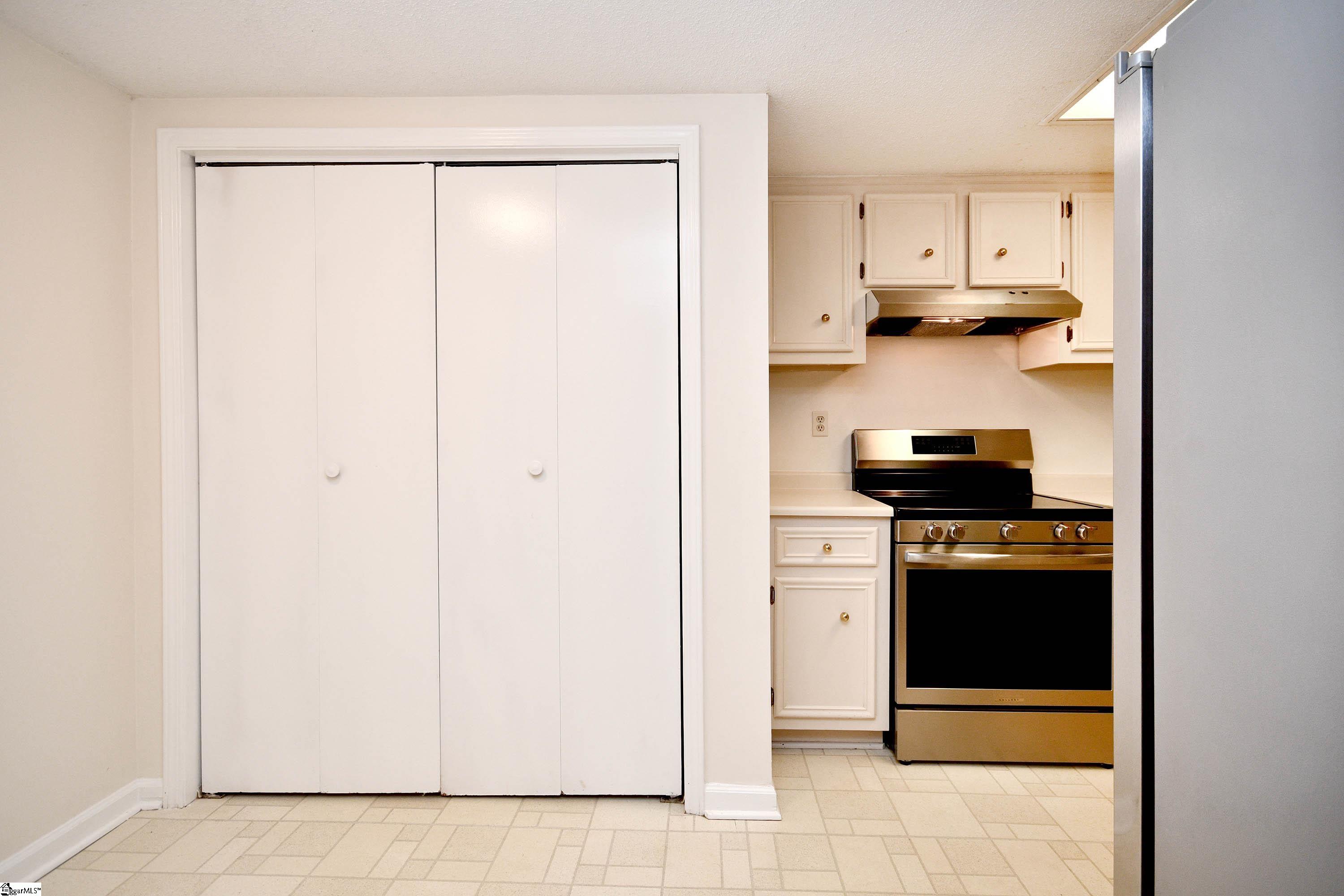 925 Cleveland Street, Unit 225 Greenville, SC 29601 - Photo 14 of 39