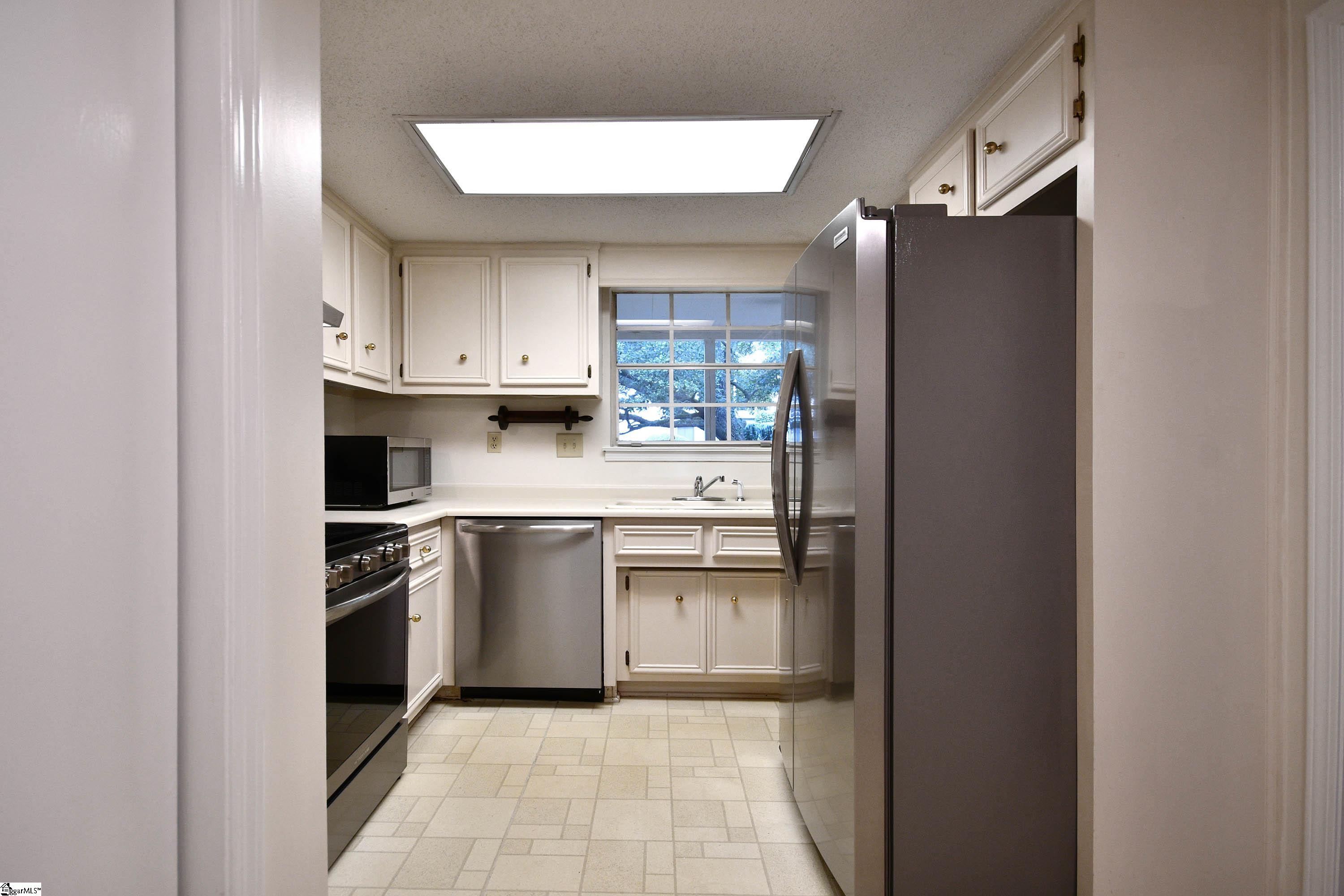 925 Cleveland Street, Unit 225 Greenville, SC 29601 - Photo 16 of 39