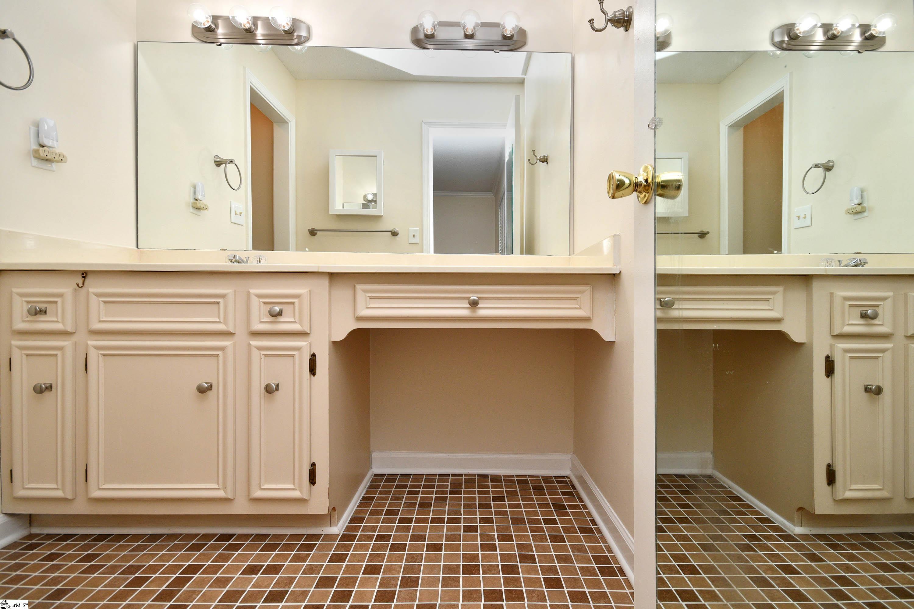 925 Cleveland Street, Unit 225 Greenville, SC 29601 - Photo 22 of 39