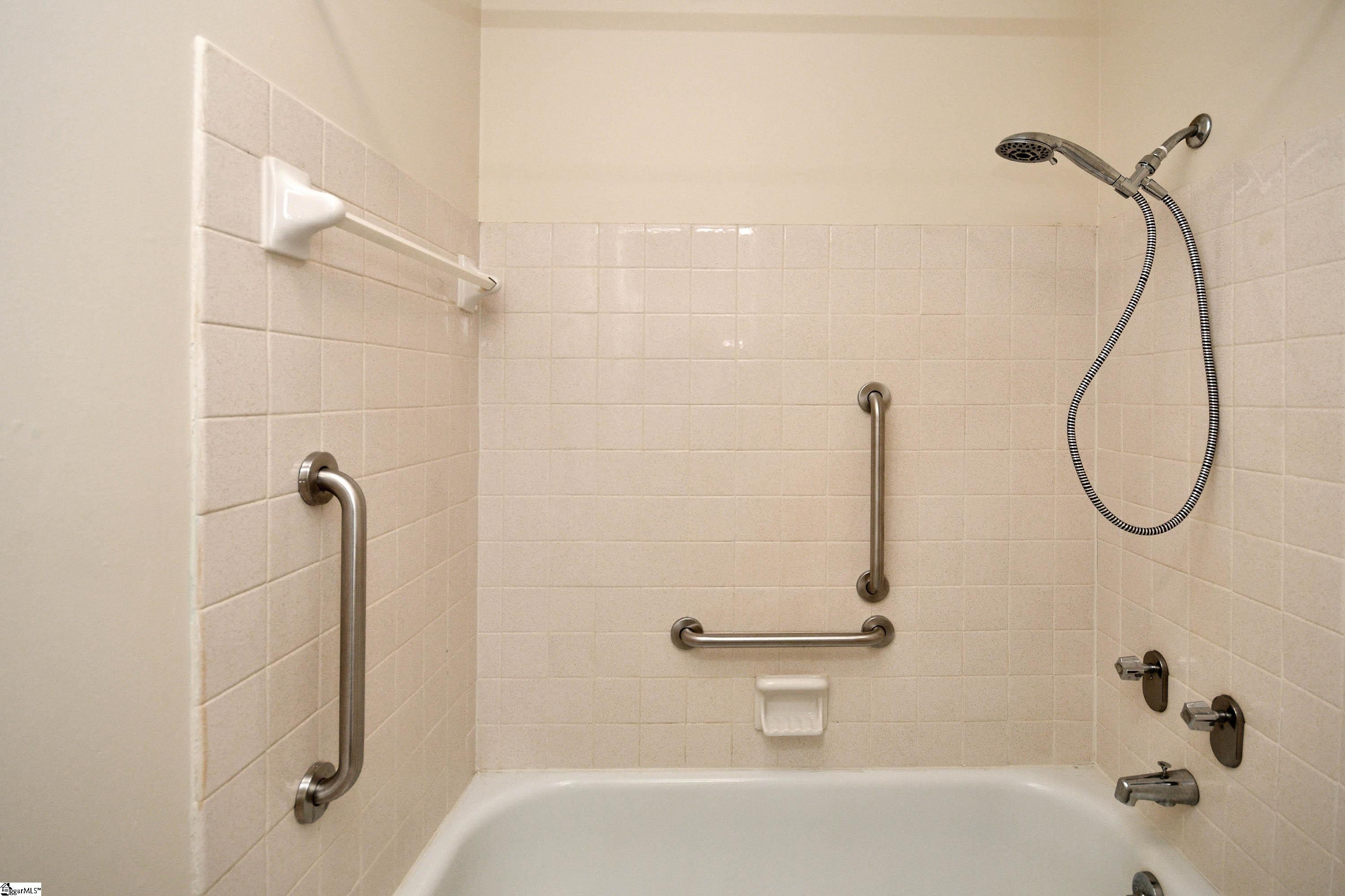 925 Cleveland Street, Unit 225 Greenville, SC 29601 - Photo 23 of 39