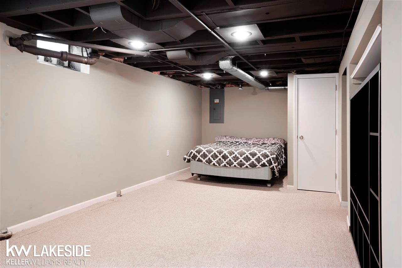 2702 Trafford Road Royal Oak, MI 48073 - Photo 25 of 38 50057928-24.JPG