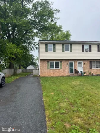 $1,900 | 471 South Market Avenue, Mount Joy, PA 17552