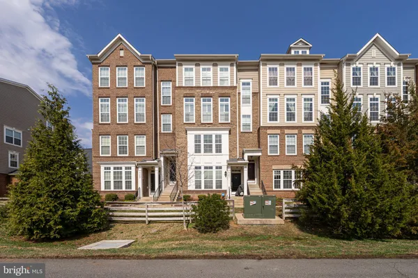 $2,800 | 43491 Town Gate Square, Chantilly, VA 20152