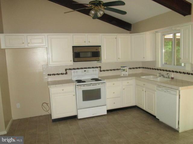 5175 Eliots Oak Road Columbia, MD 21044 - Photo 4 of 11 Kitchen