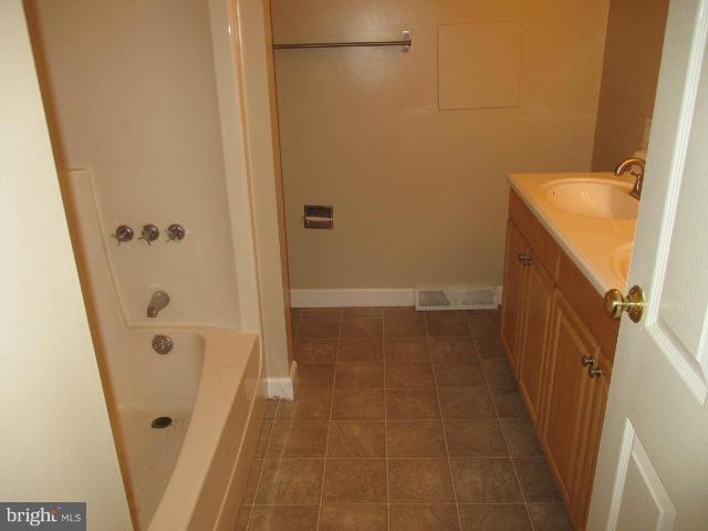 5175 Eliots Oak Road Columbia, MD 21044 - Photo 7 of 11 Bath
