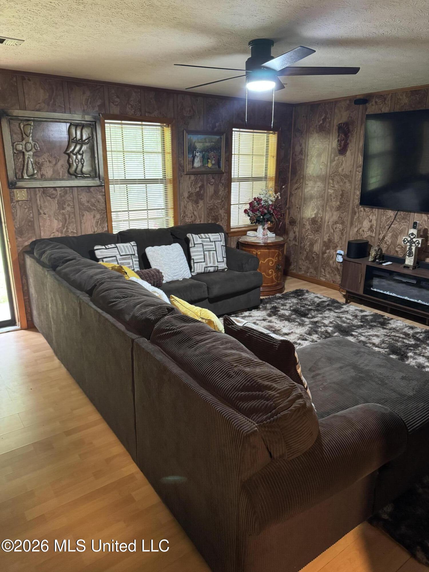 102 Chatwin Street Kosciusko, MS 39090 - Photo 7 of 16 Living Room