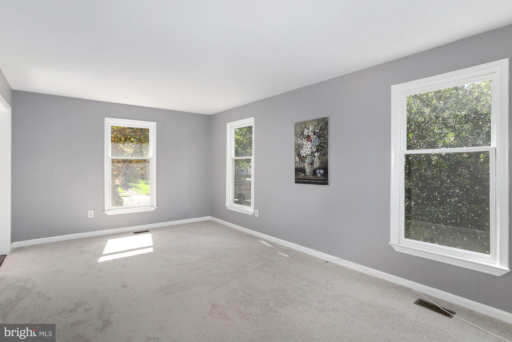13122 Broadmore Road Silver Spring, MD 20904 - Photo 17 of 45 Living Room