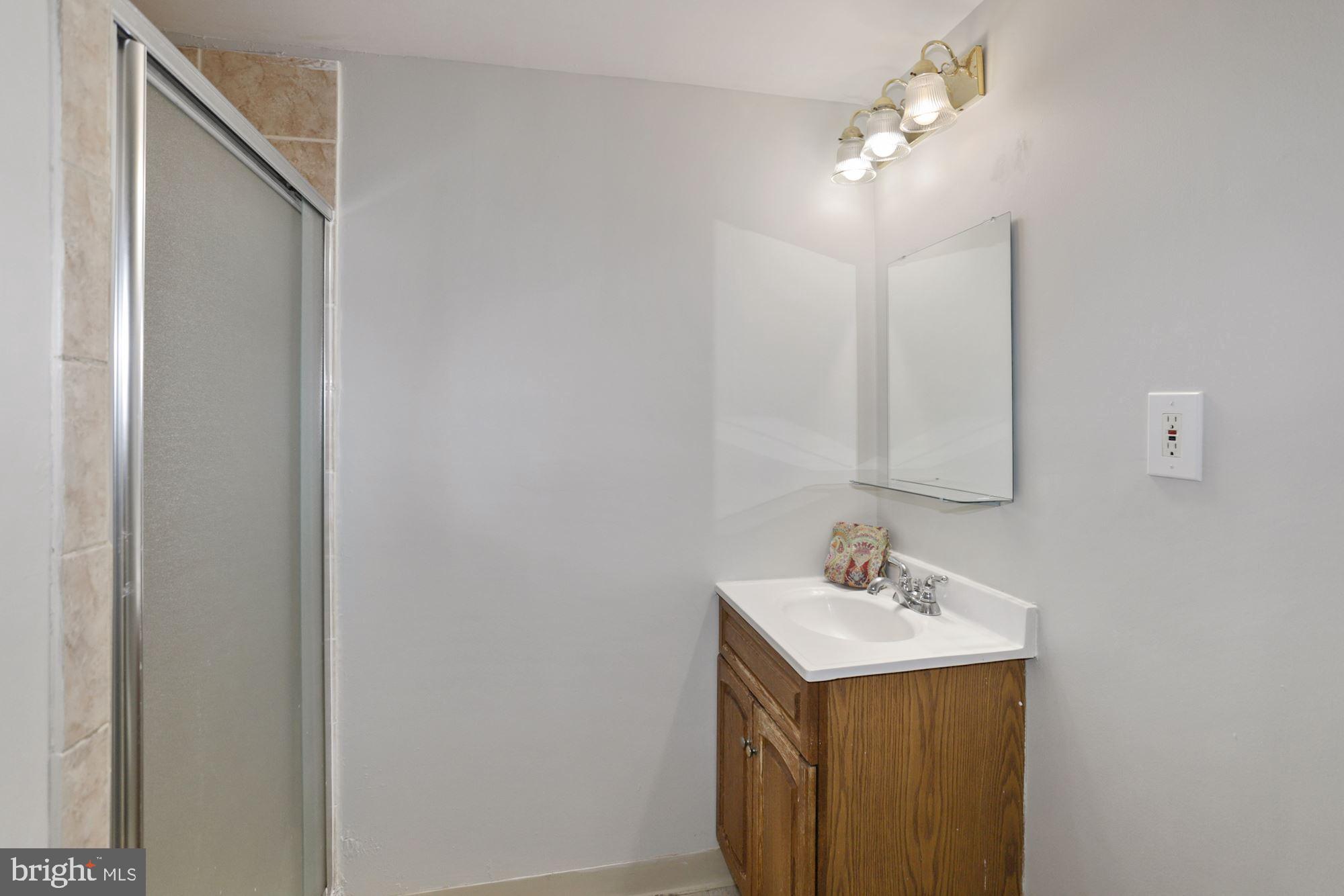 13122 Broadmore Road Silver Spring, MD 20904 - Photo 31 of 45 Lower-Level Full Bathroom