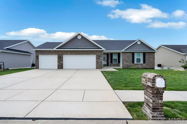 $439,900 | 1018 Creekside Drive, Waterloo, IL 62298