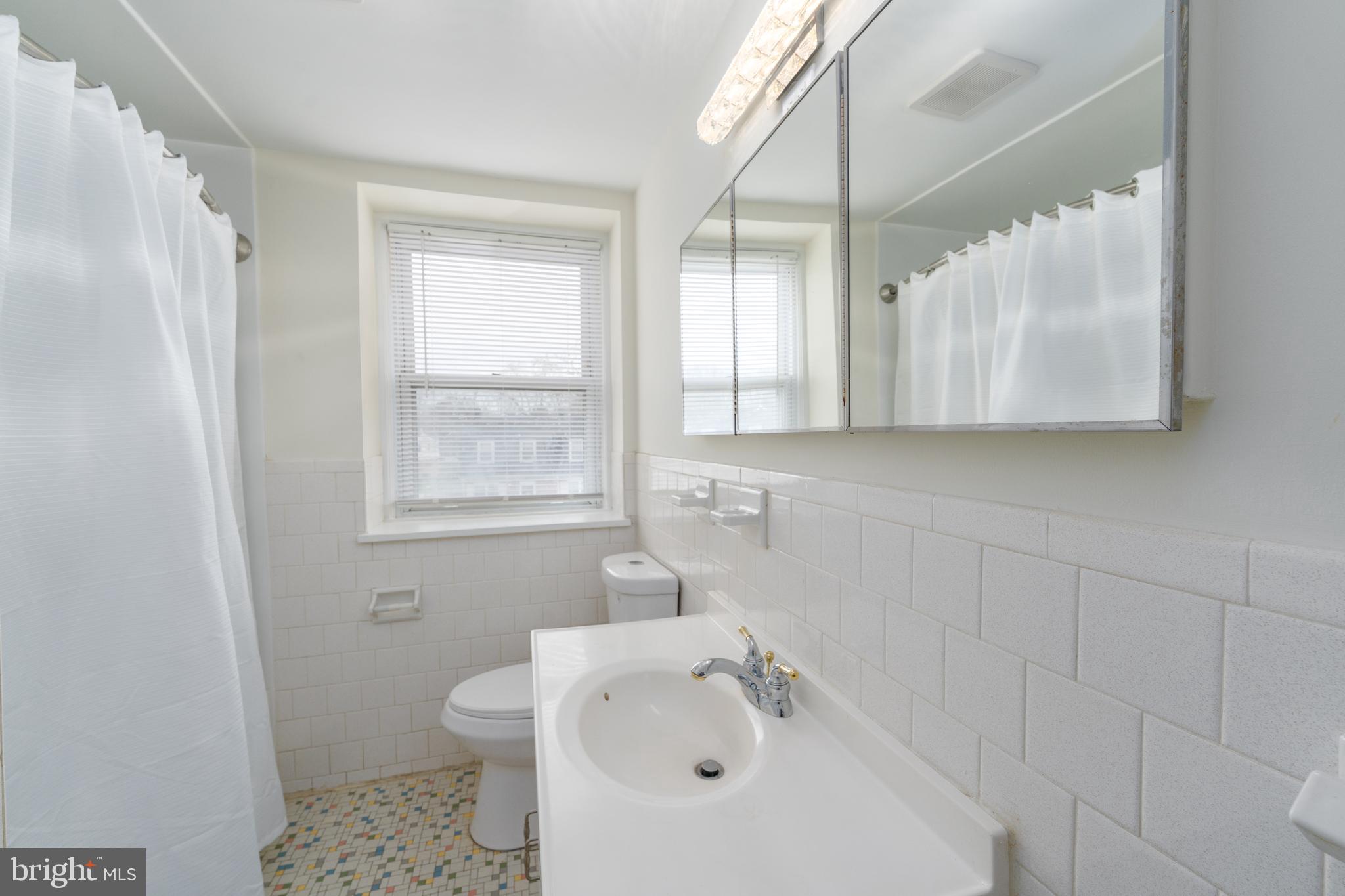 5910 Laclede Road Baltimore, MD 21206 - Photo 25 of 38 Full Bathroom Upstairs