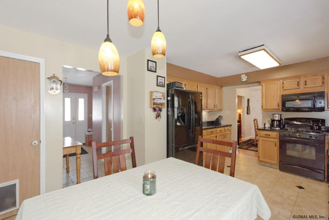 28 Robin Lane Rensselaer, NY 12144 - Photo 11 of 35 Photo 11