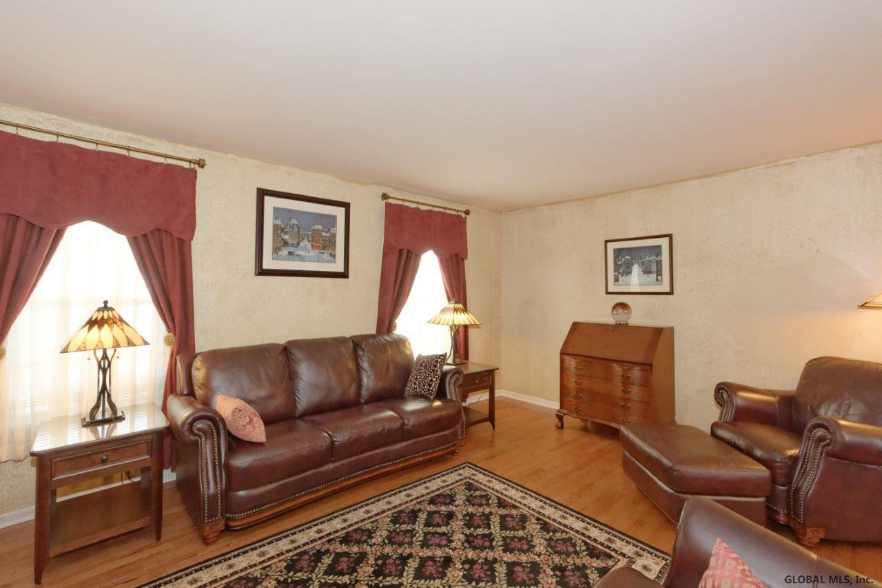 28 Robin Lane Rensselaer, NY 12144 - Photo 4 of 35 Photo 4