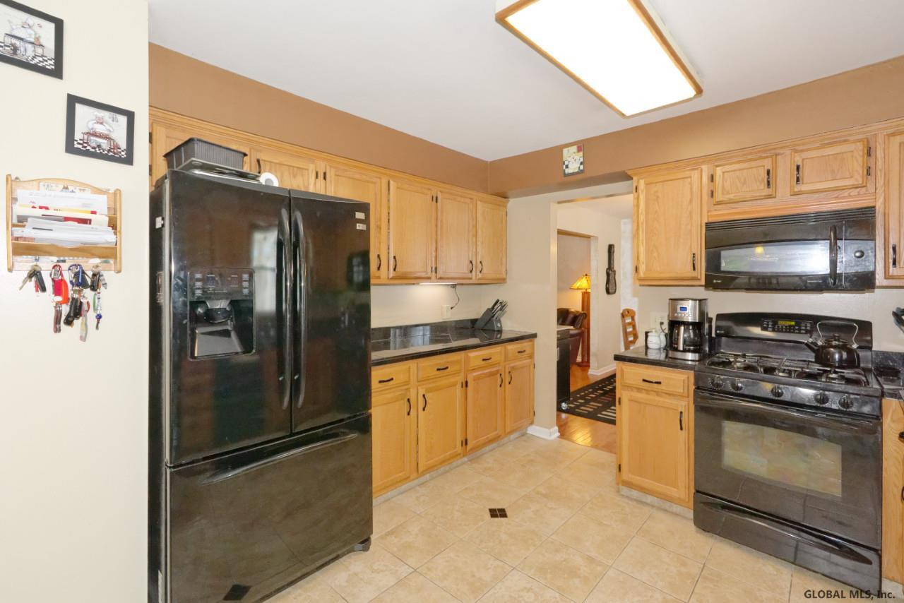 28 Robin Lane Rensselaer, NY 12144 - Photo 9 of 35 Photo 9